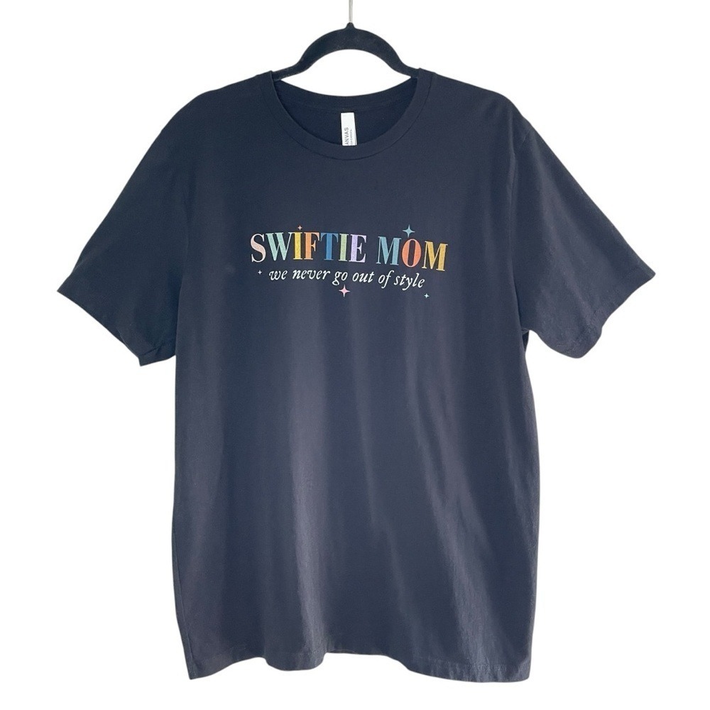 BELLA CANVAS SWIFTIE MOM‎ Black Graphic Tee, XL